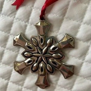 Vintage Gorham Sterling silver snowflake ornament w/ intricate snowflake design